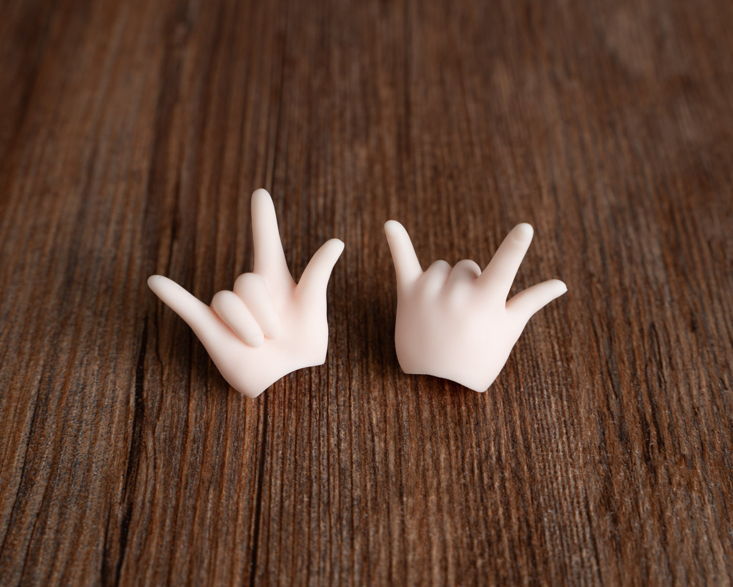 MDD Semi-White Hands - Idol