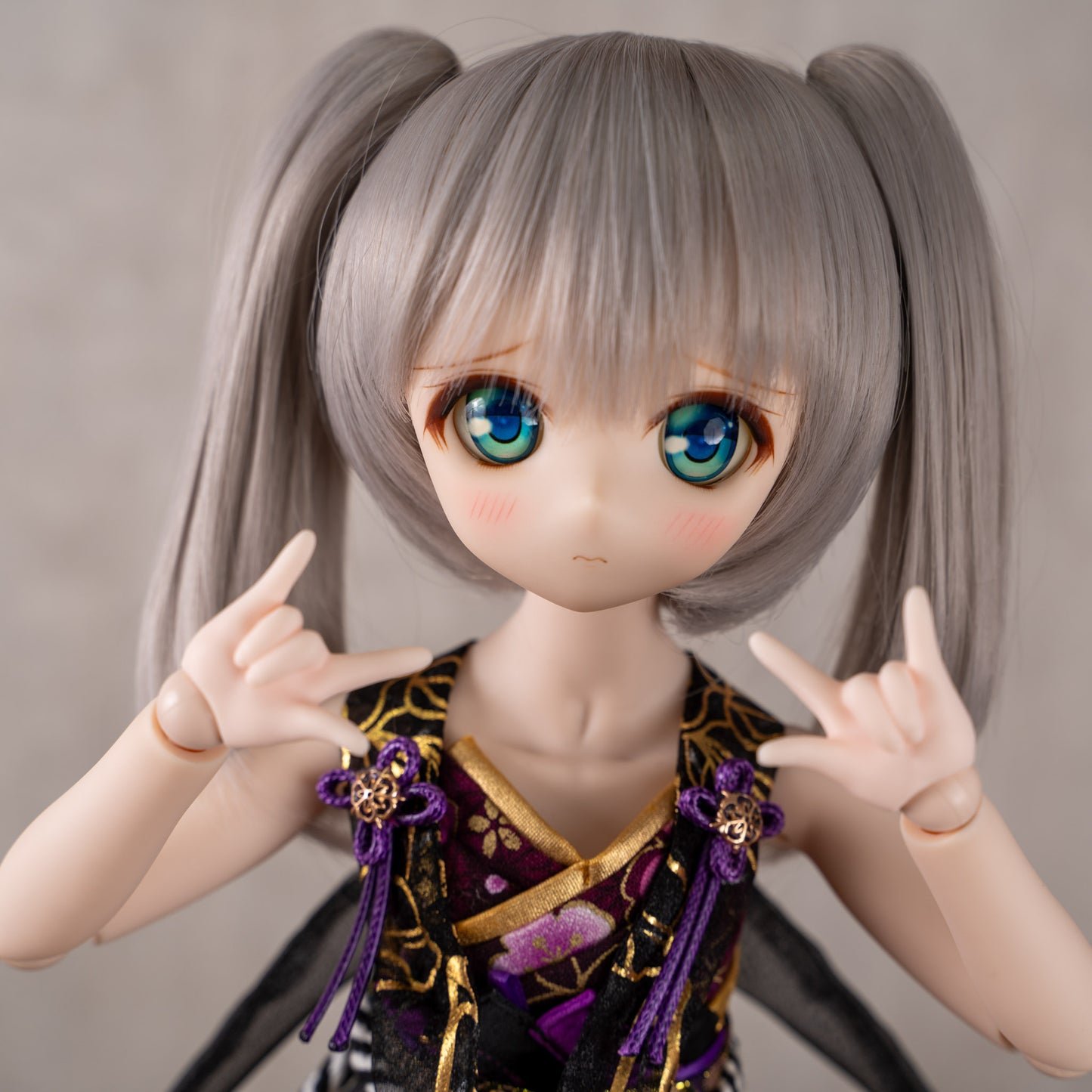 MDD Semi-White Hands - Idol
