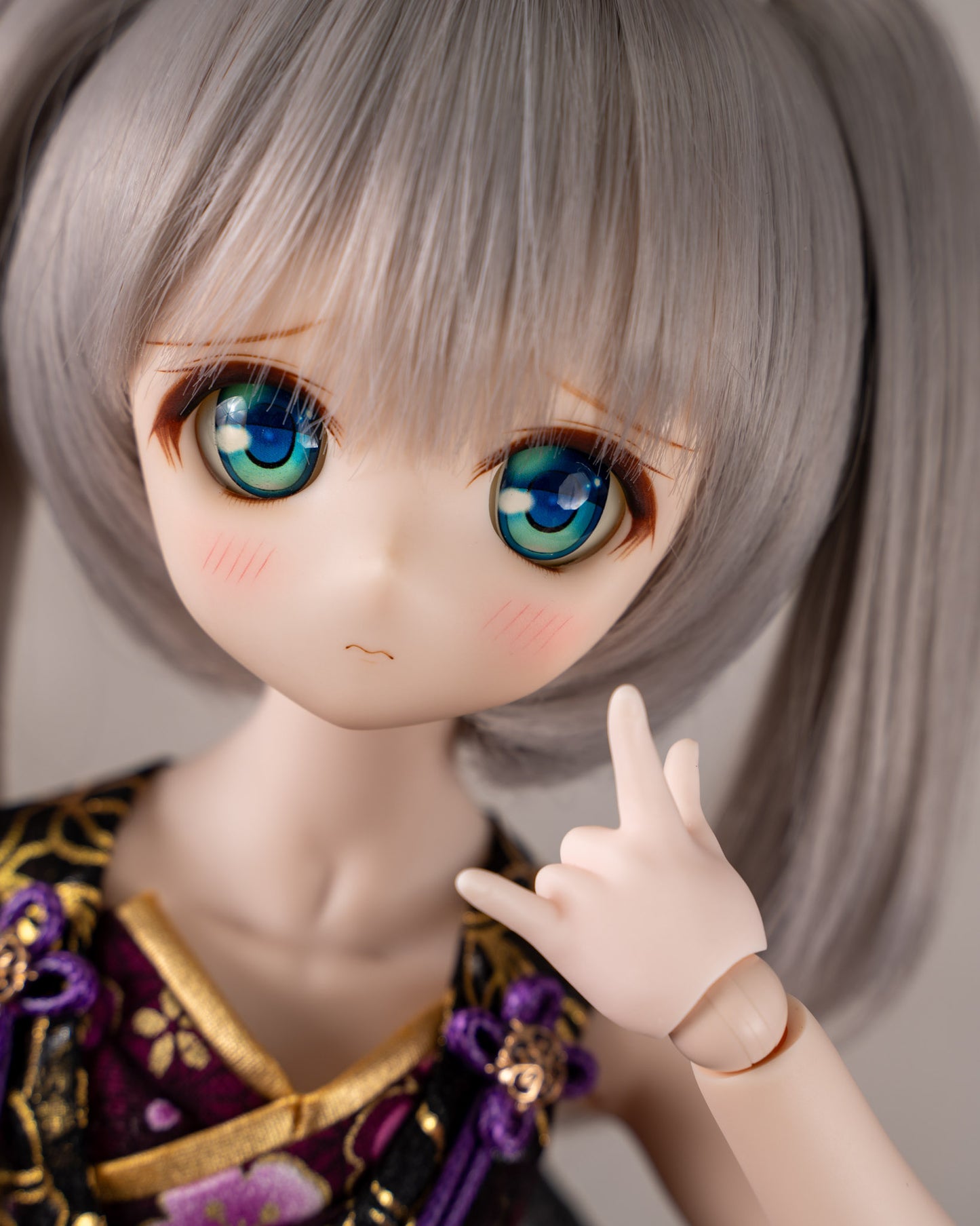 MDD Semi-White Hands - Idol