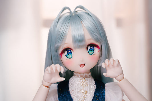 MDD Semi-White Hands - Scratching Long Nails