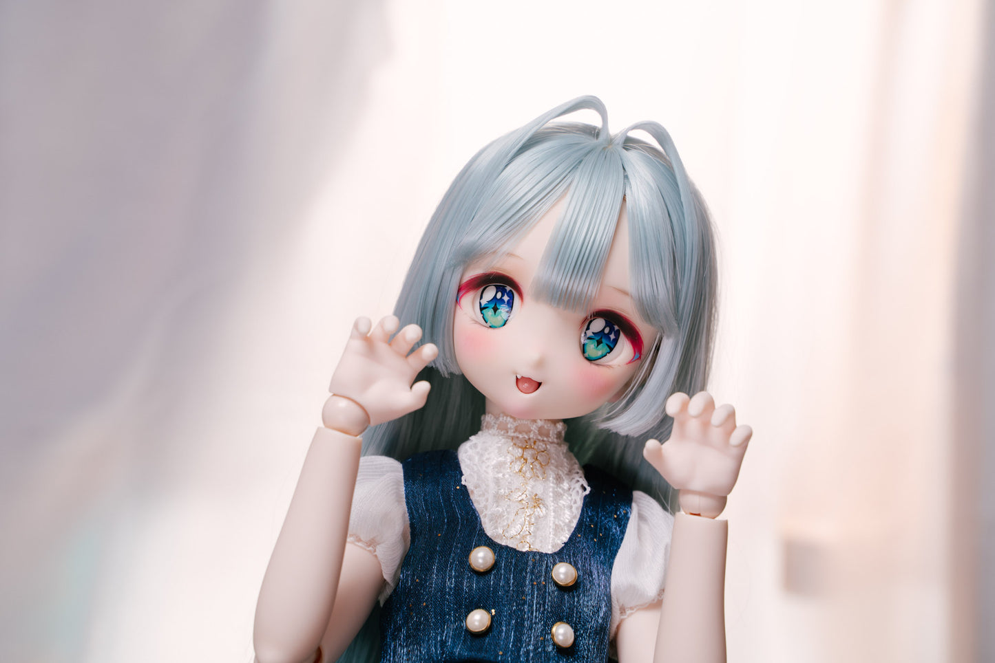 MDD Semi-White Hands - Scratching