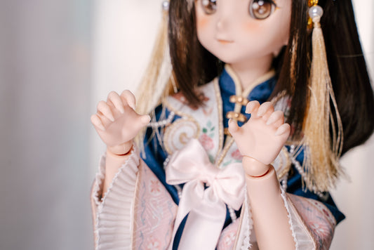 MDD Flesh Hands - Scratching Long Nails