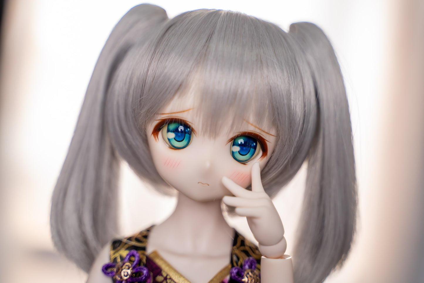 MDD Semi-White Hands - Lady B