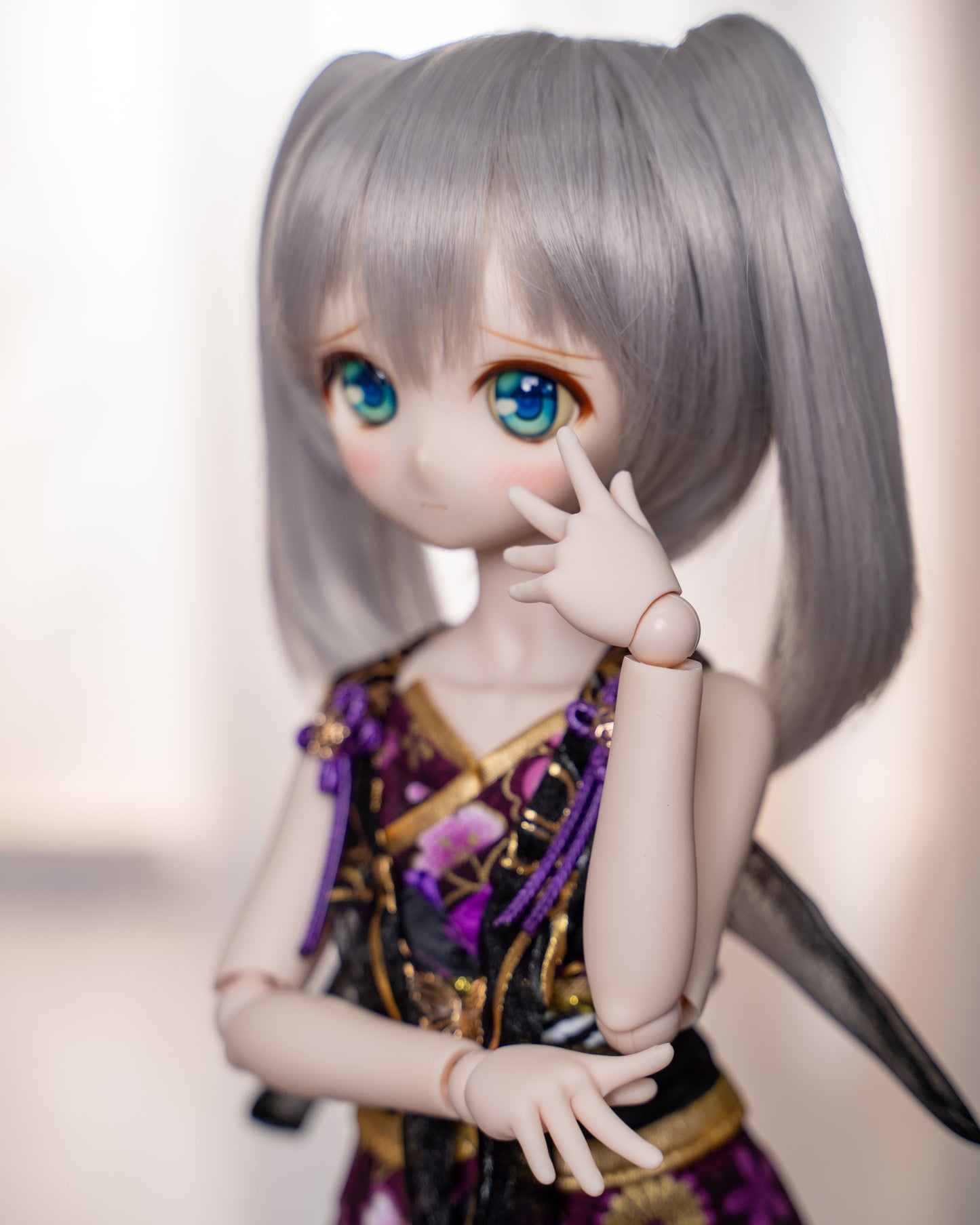 MDD Semi-White Hands - Lady B