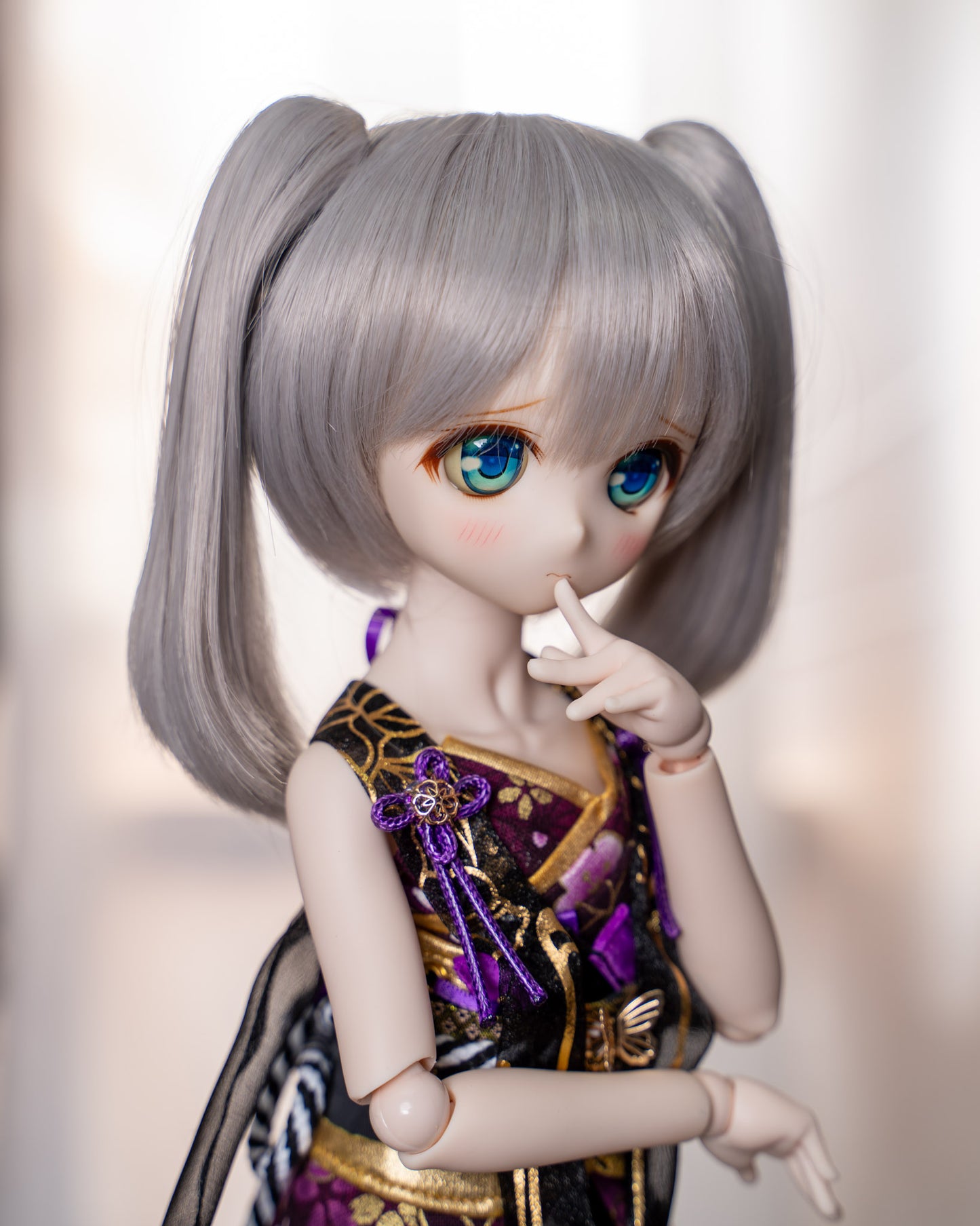 MDD Semi-White Hands - Lady A