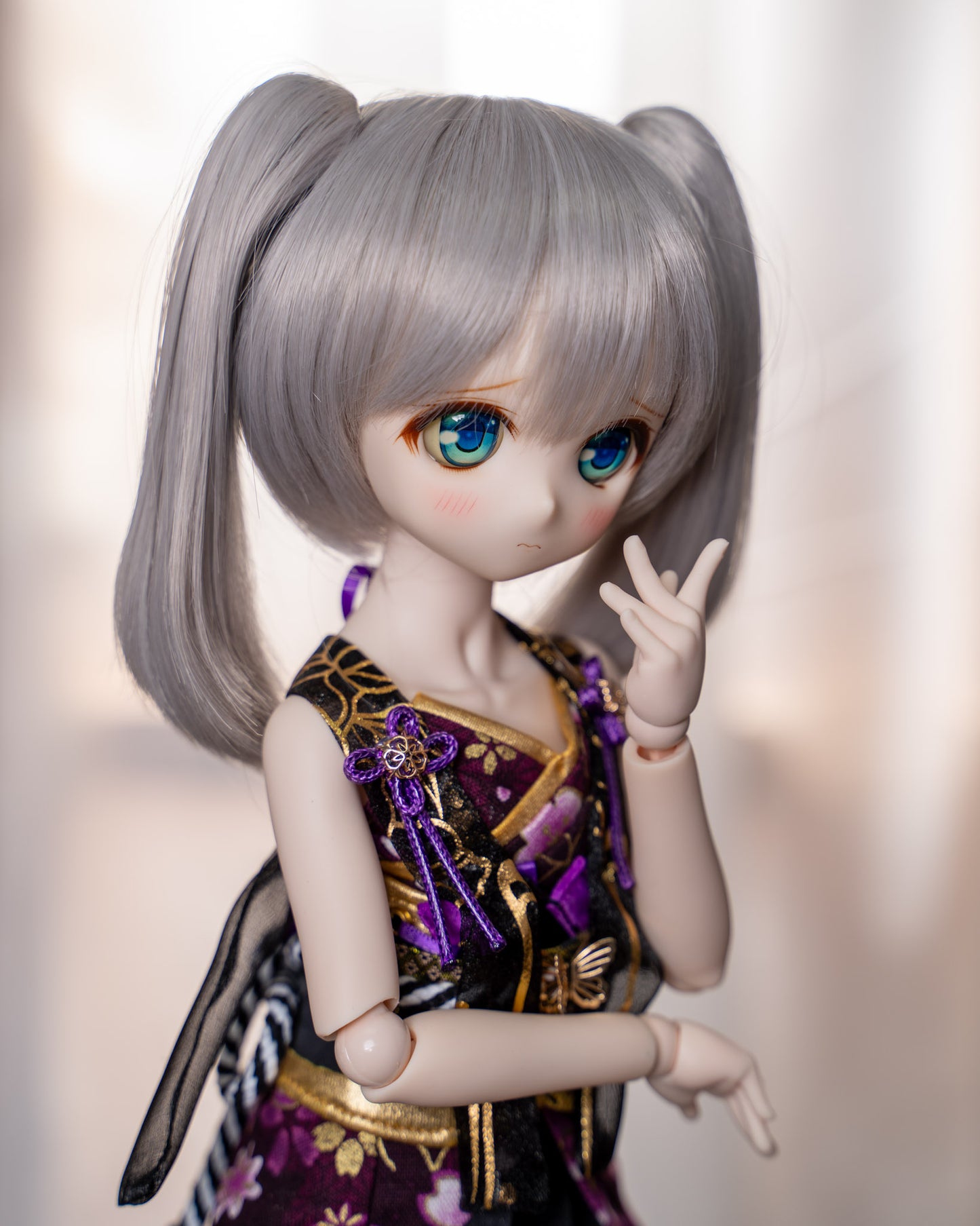 MDD Semi-White Hands - Lady A