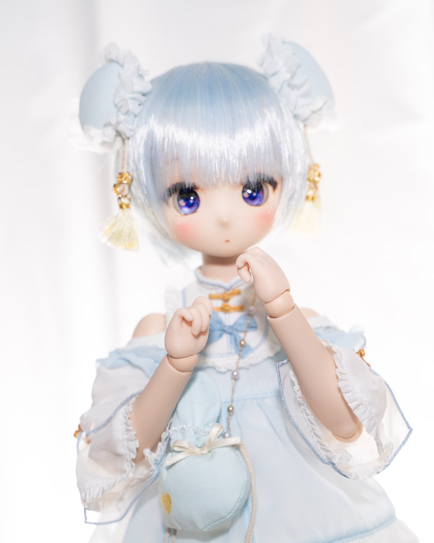 MDD Semi-White Hands - Shy
