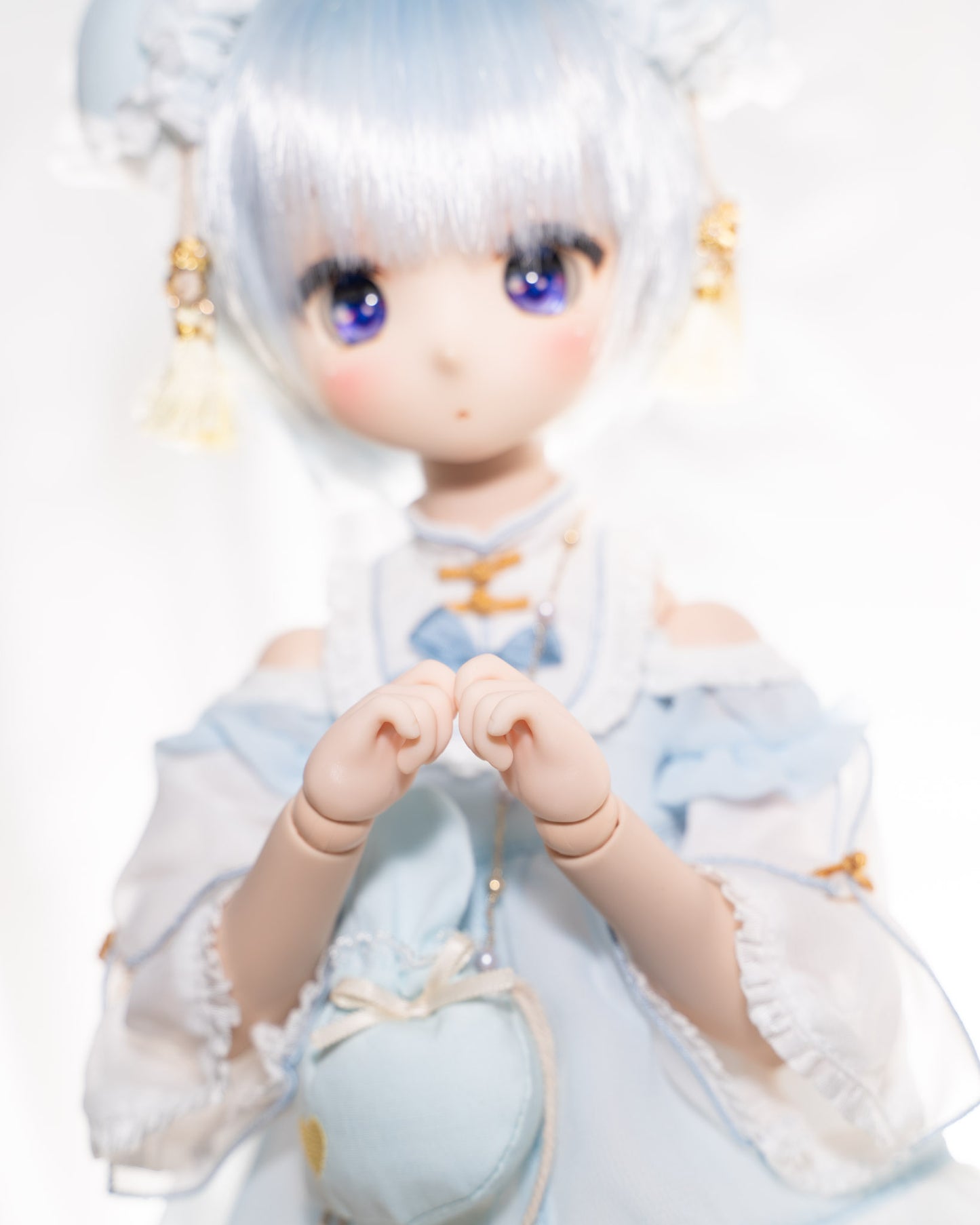 MDD Semi-White Hands - Shy