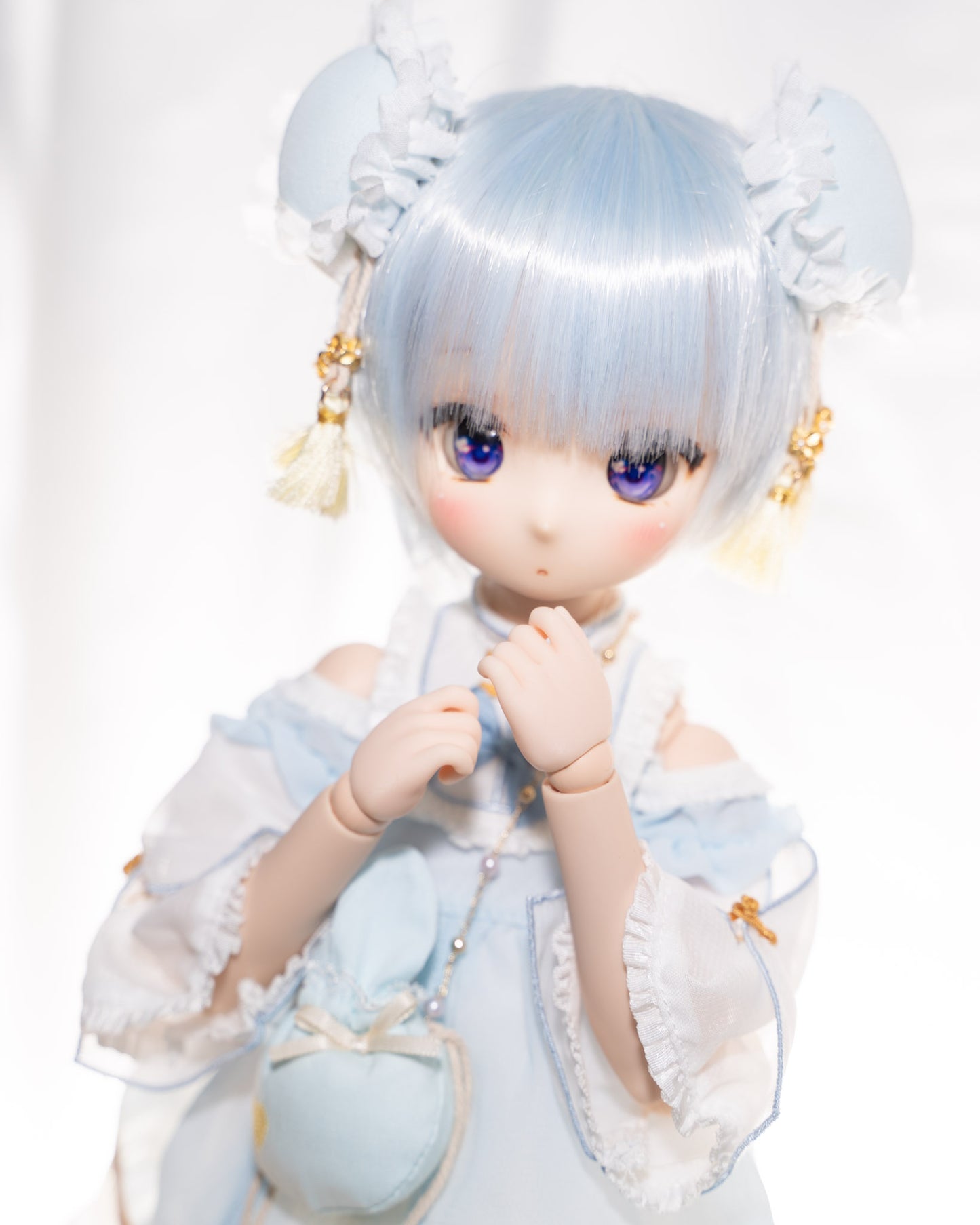 MDD Semi-White Hands - Shy