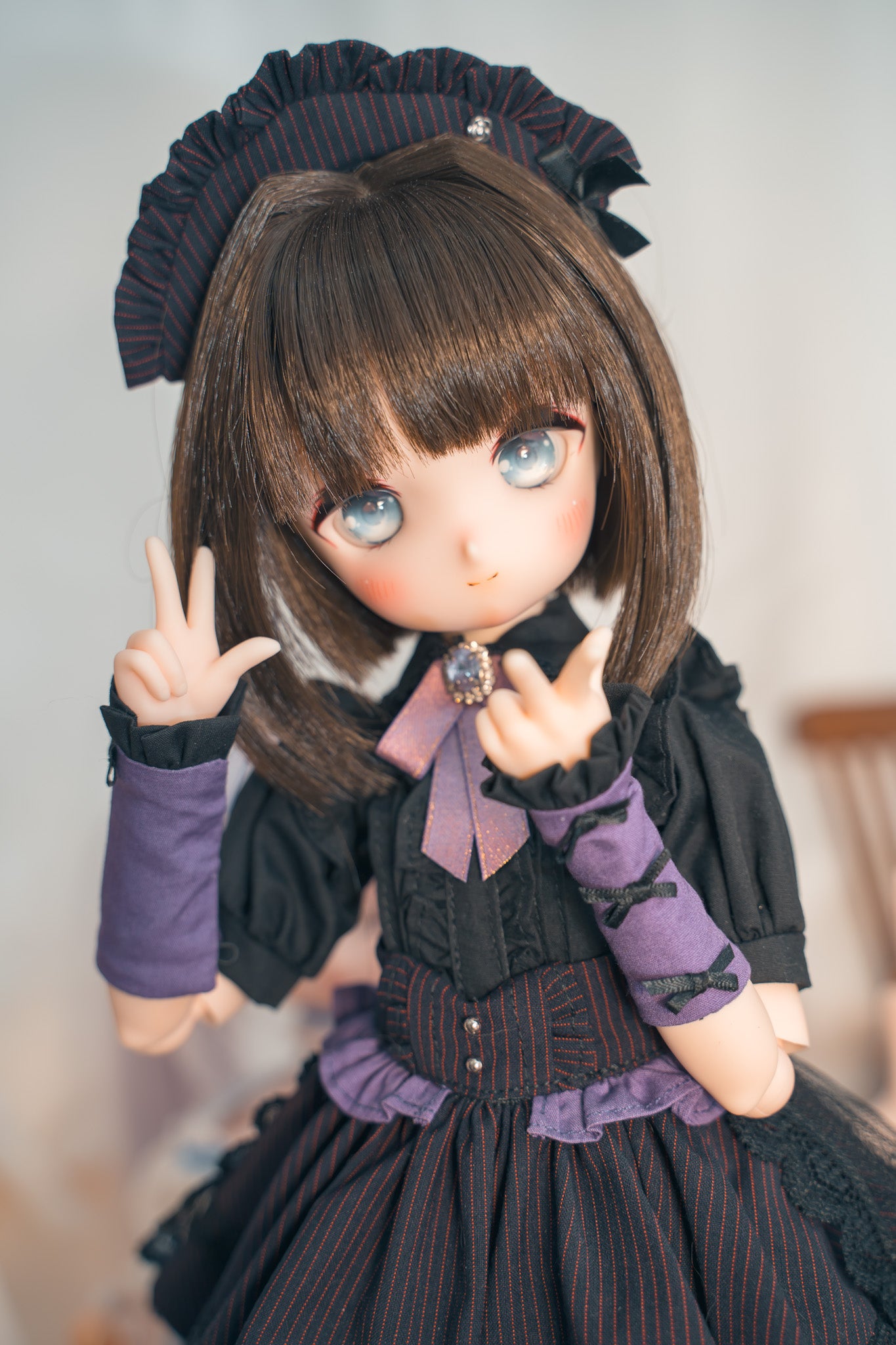 MDD Semi-White Hands - 比耶手