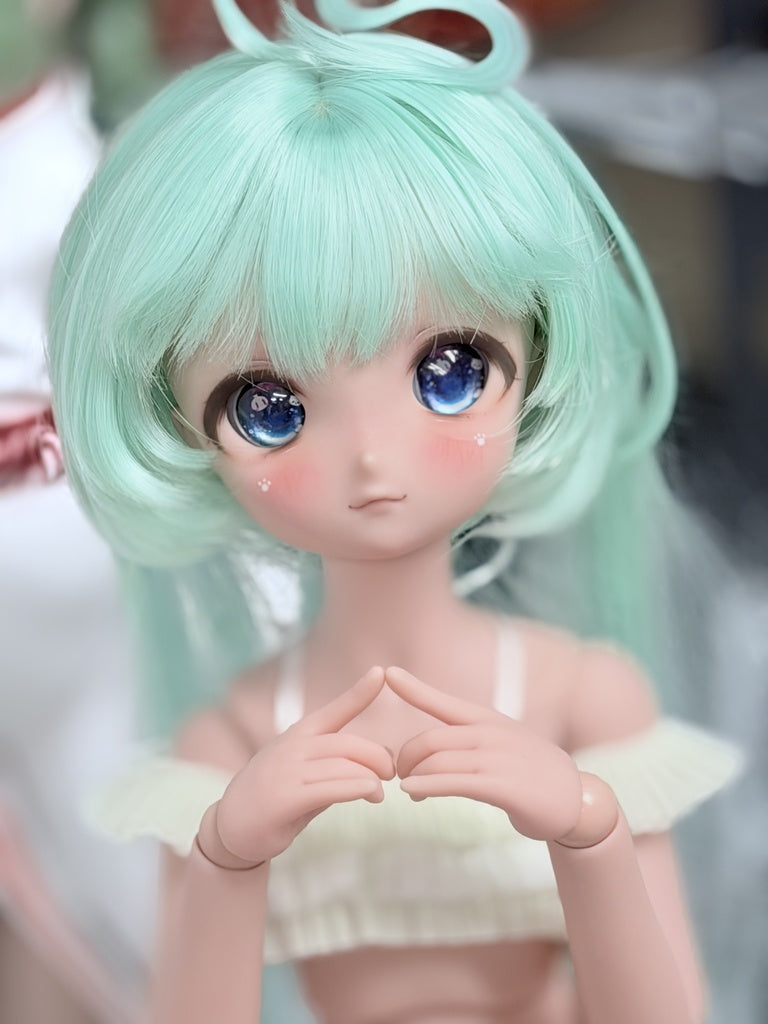 MDD Semi-White Hands - Holding Water Gun