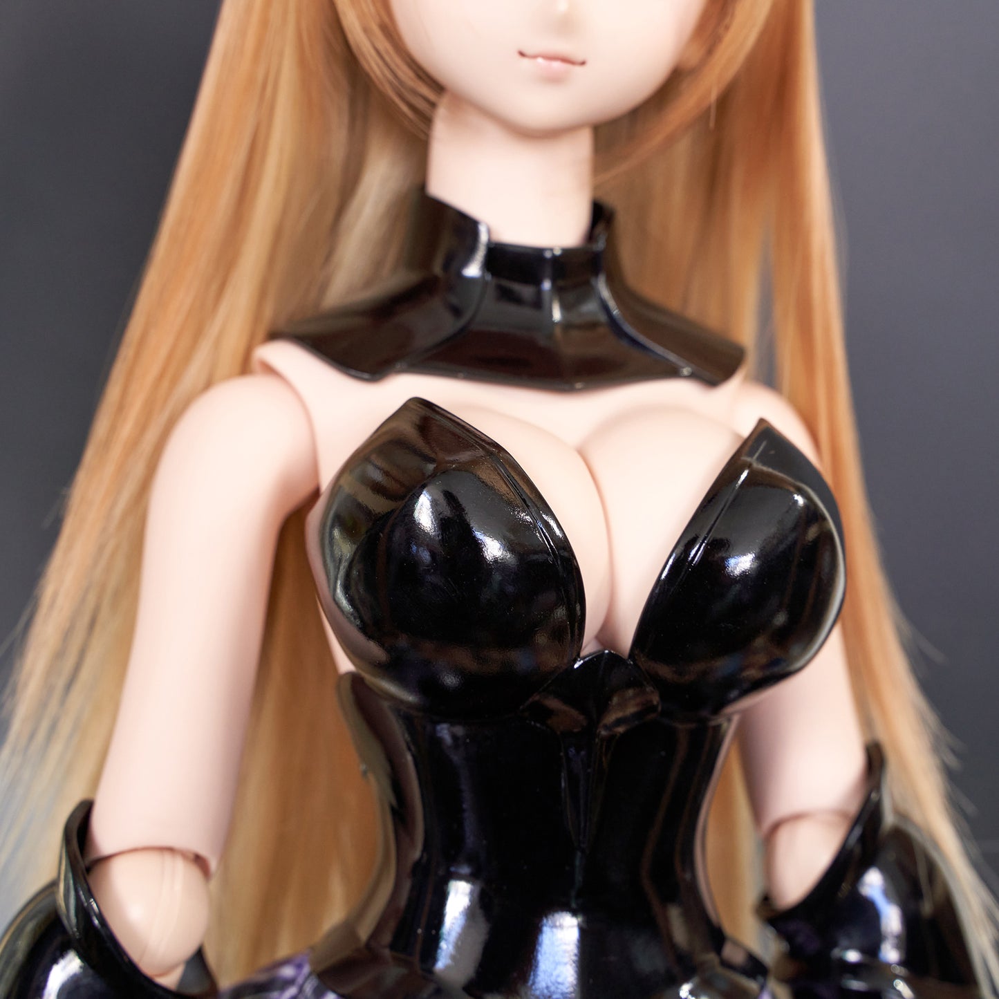 DD Breastplate L Shapely - Glossy Black