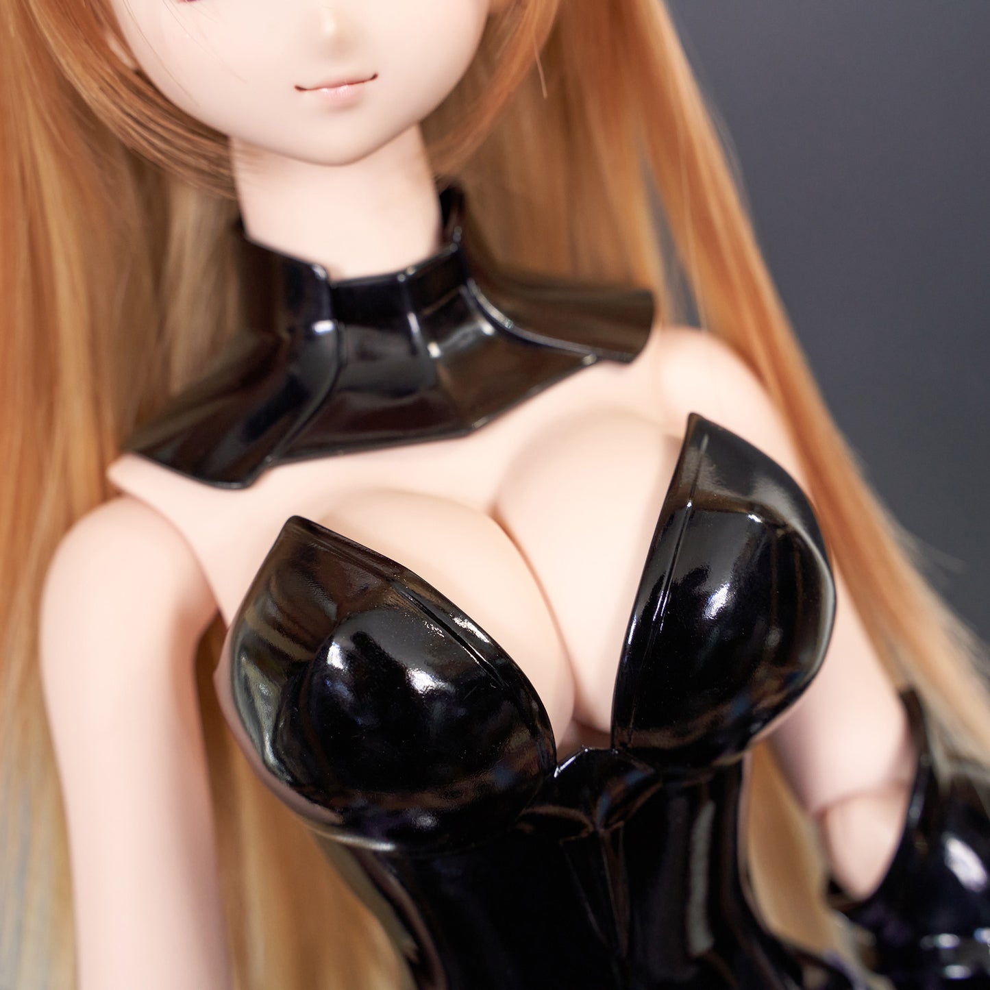 DD Breastplate L Shapely - Glossy Black