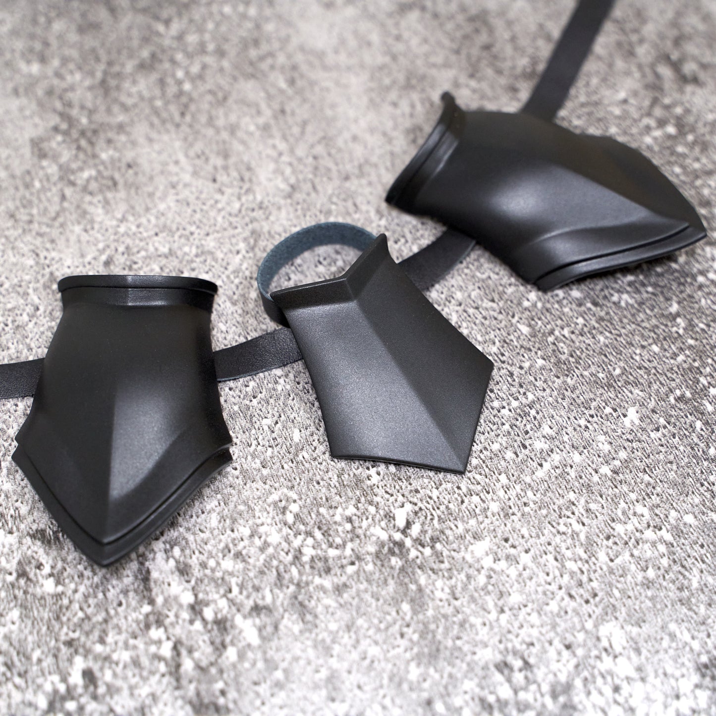MDD Upper Leg Armour - Carbon Black