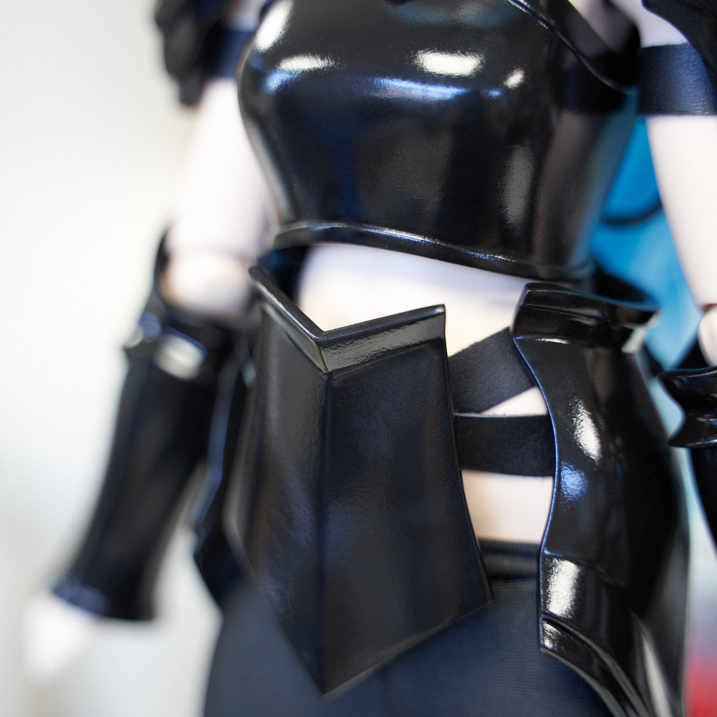 MDD Upper Leg Armour - Glossy Black