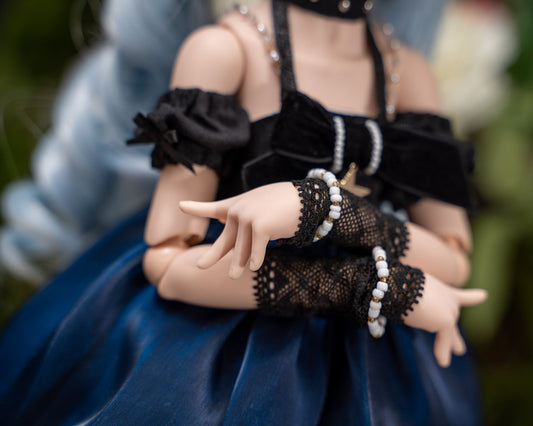 MDD Flesh Hands - Lady B