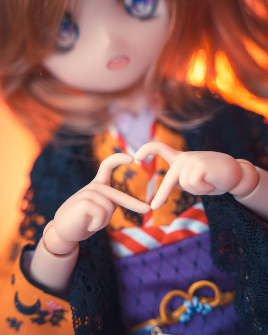 MDD Semi-White Hands - Heart 2