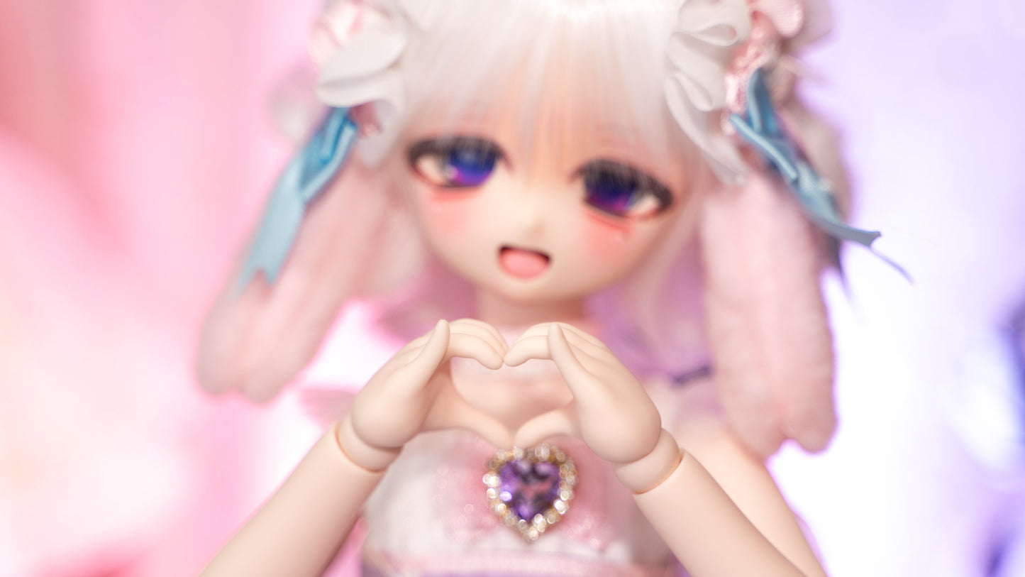 MDD Semi-White Hands - Heart 1