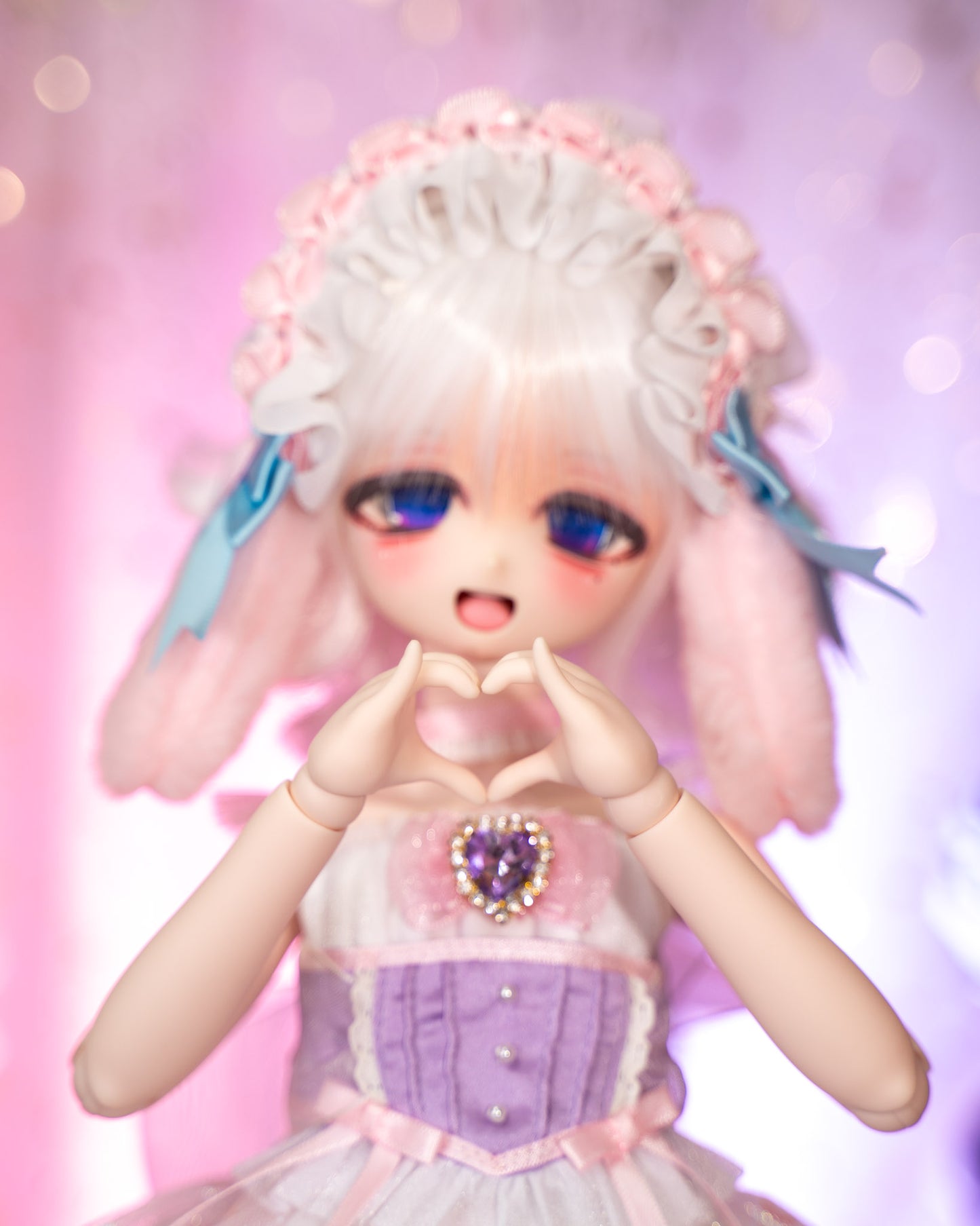 MDD Semi-White Hands - Heart 1