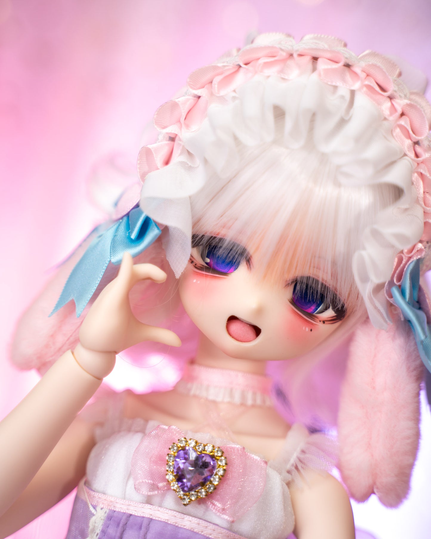 MDD Semi-White Hands - Heart 1