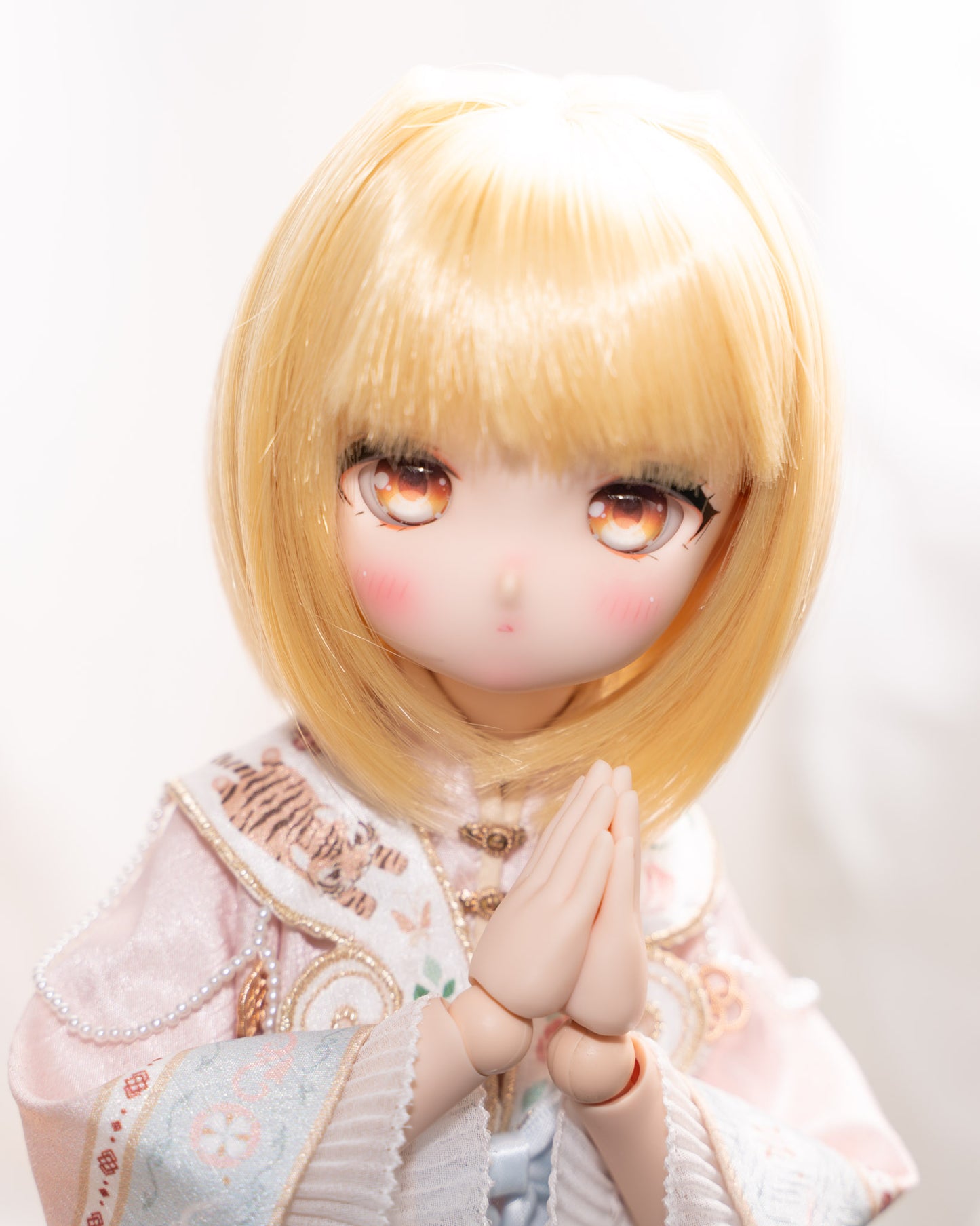 MDD Semi-White Hands - Praying A