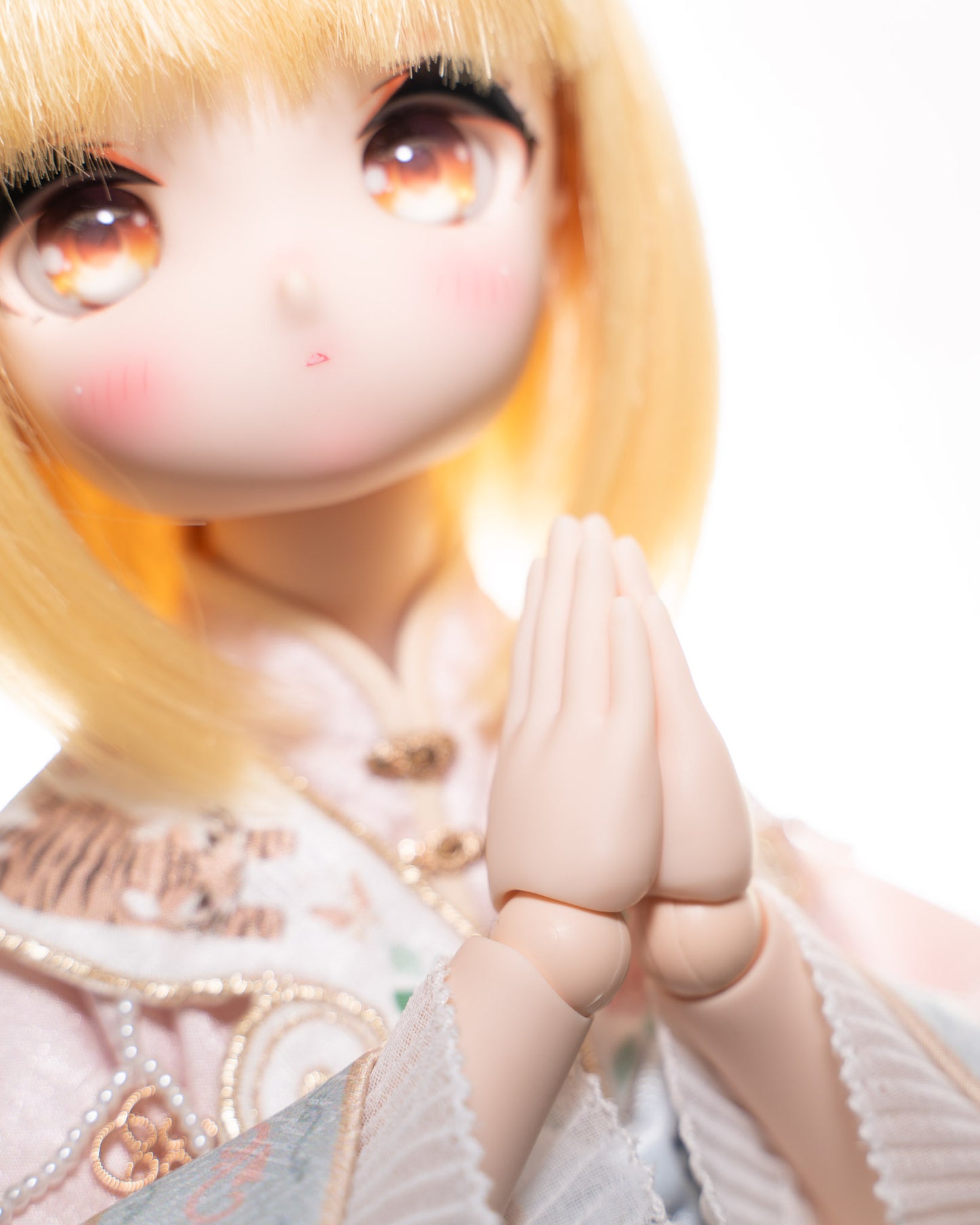 MDD Semi-White Hands - Praying A