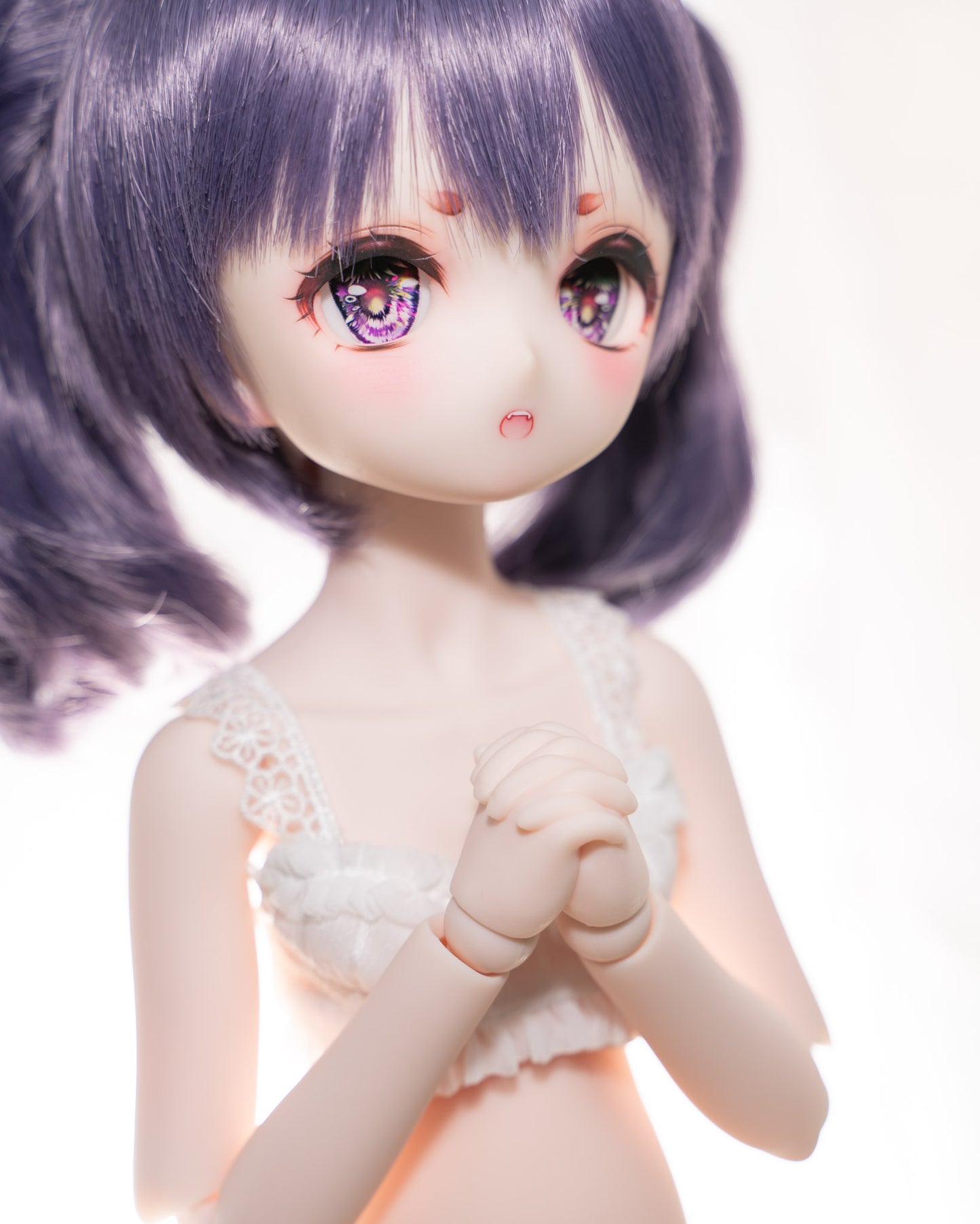 MDD Semi-White Hands - Praying B